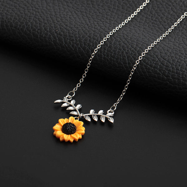 Fashion Sunflower Leaf Pendant Necklace With Lovely Flower Collarbone Chains